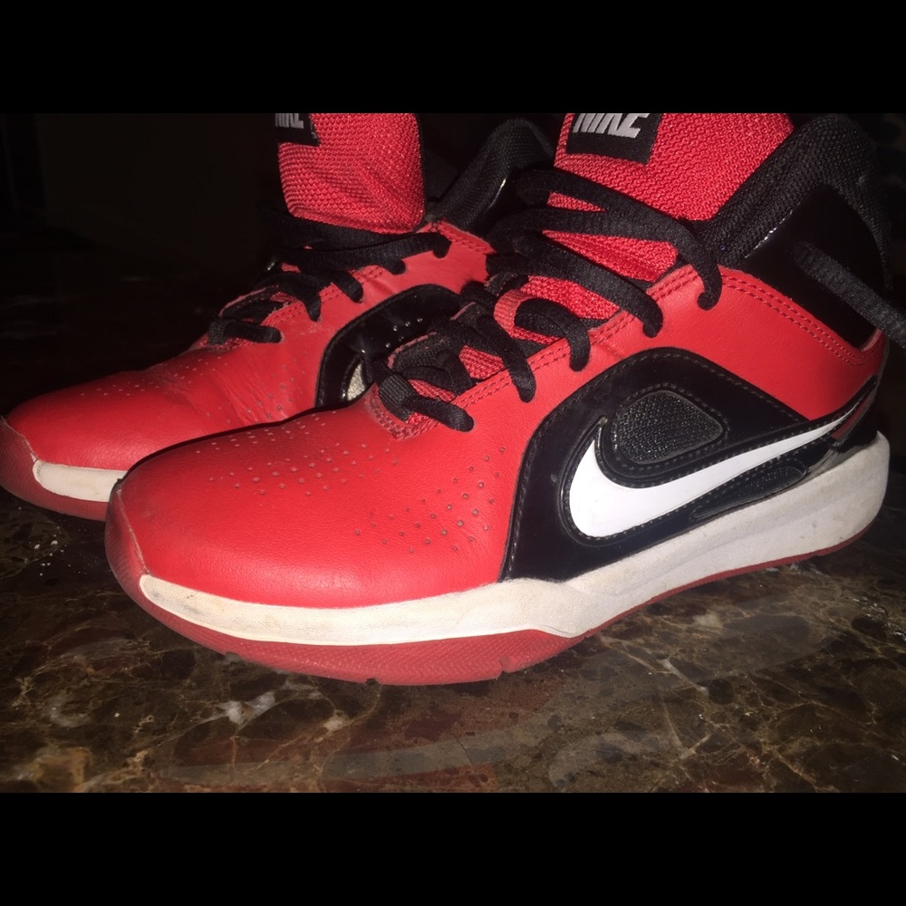 Nike Team Hustle D 6